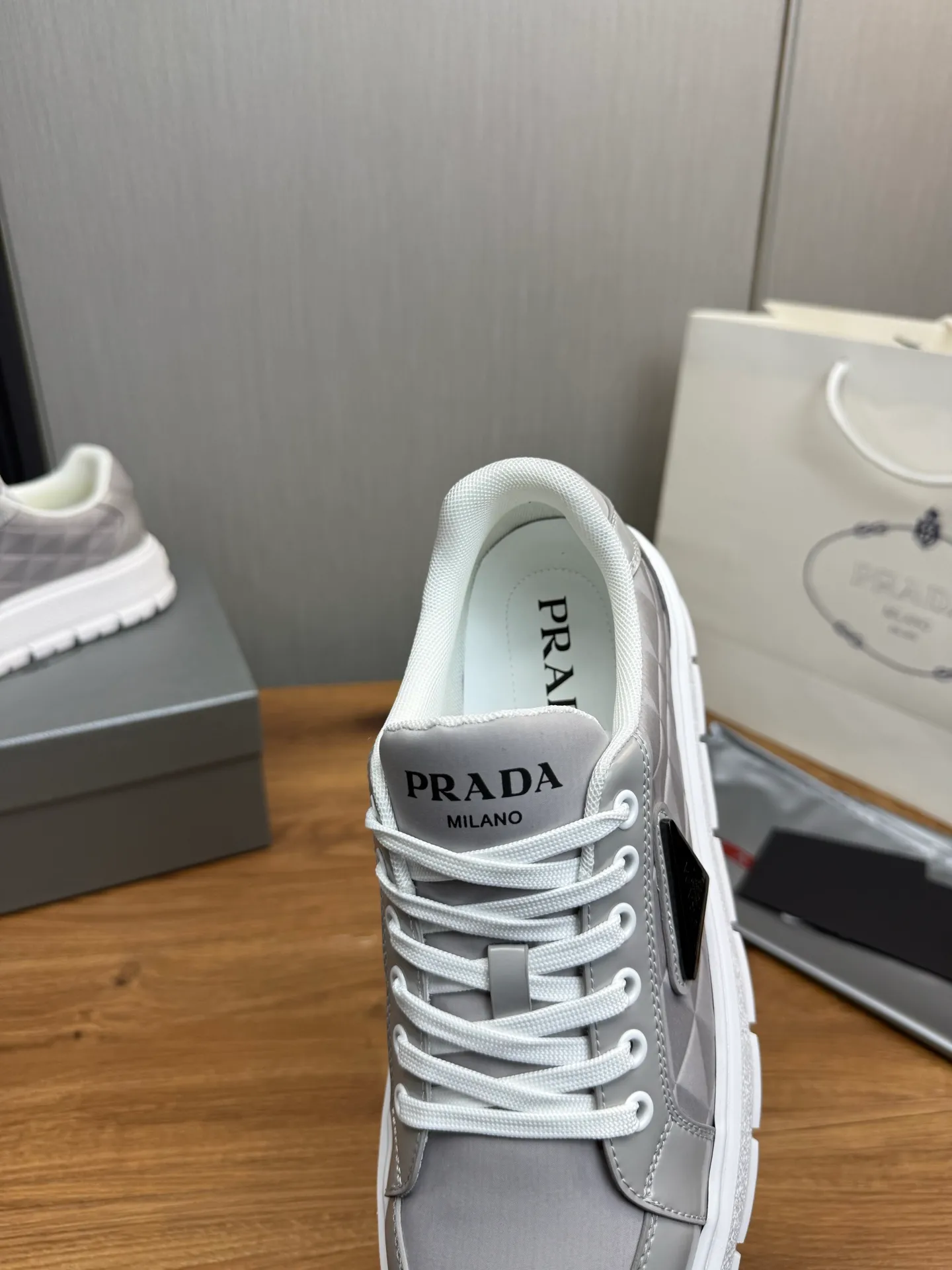 Men's shoes 💰580💰 [PRADA] Autumn and winter hot men's shoes shipped 👏Official website synchronized ⬆️Original fly-woven cowhide fabric + cowhide lining, 1⃣️:1⃣️reproduction, original sole, 38-45 (45. Customized, non-refundable)